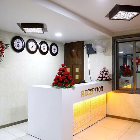 Hotel Shahi Darbar Navsari Buitenkant foto