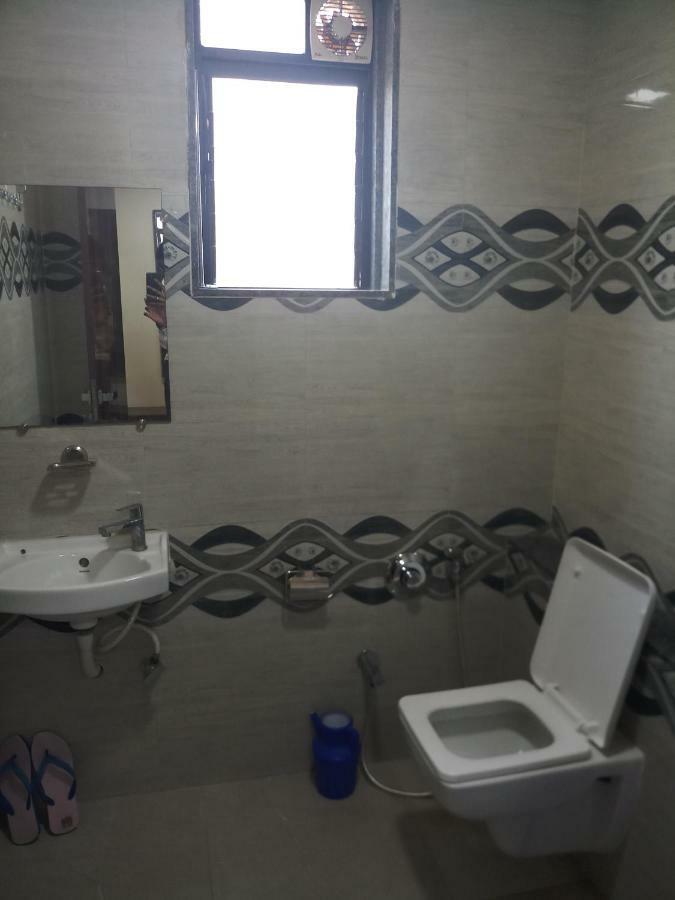 Hotel Shahi Darbar Navsari Buitenkant foto