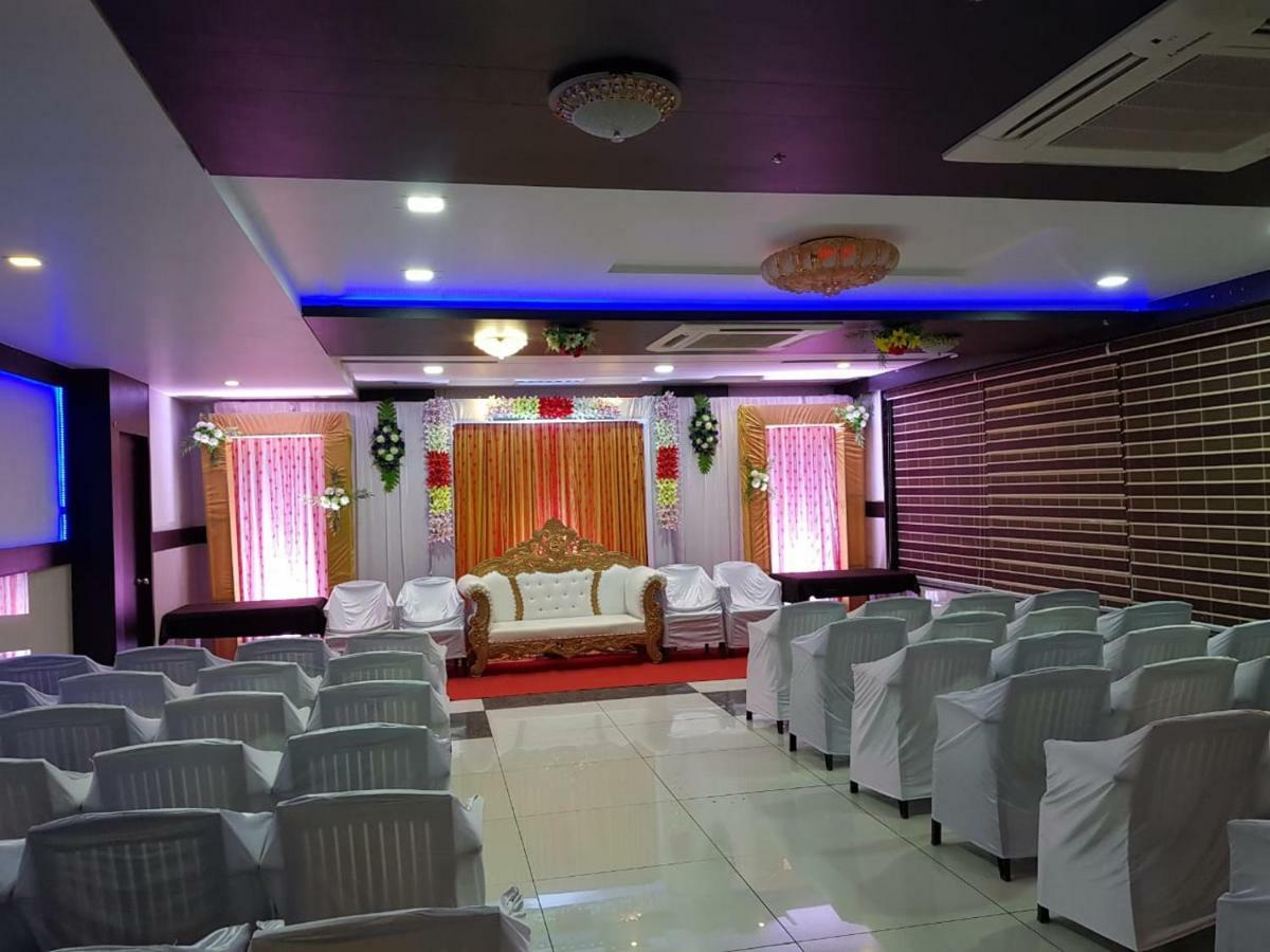 Hotel Shahi Darbar Navsari Buitenkant foto