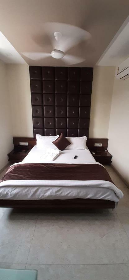 Hotel Shahi Darbar Navsari Buitenkant foto